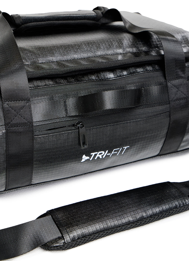Close-up of the TRI-FIT 3T Bag shoulder strap and main zip entry